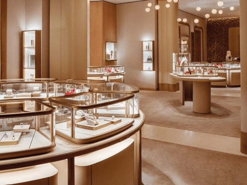 LUXURY RETAIL